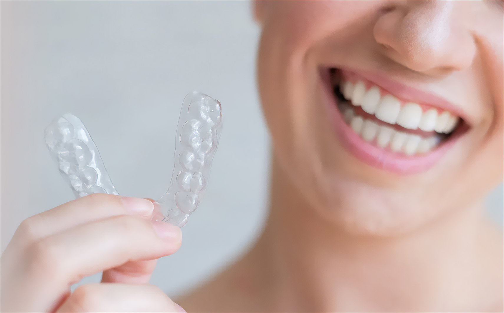 Zahnärztin im Portrait in der Zahnarztpraxis