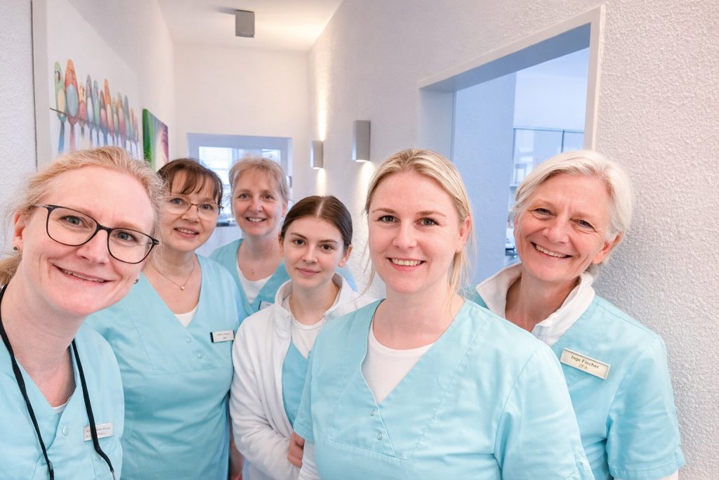 Freundliches Team der Zahnarztpraxis im Portrait